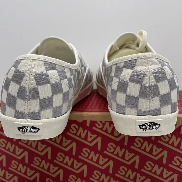 Vans WMNS Authentic Lowpro Embroidered Check Lunar R
VN000D047VF
Sneakers - Picture 13 of 16